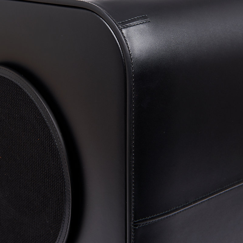 Connected speaker