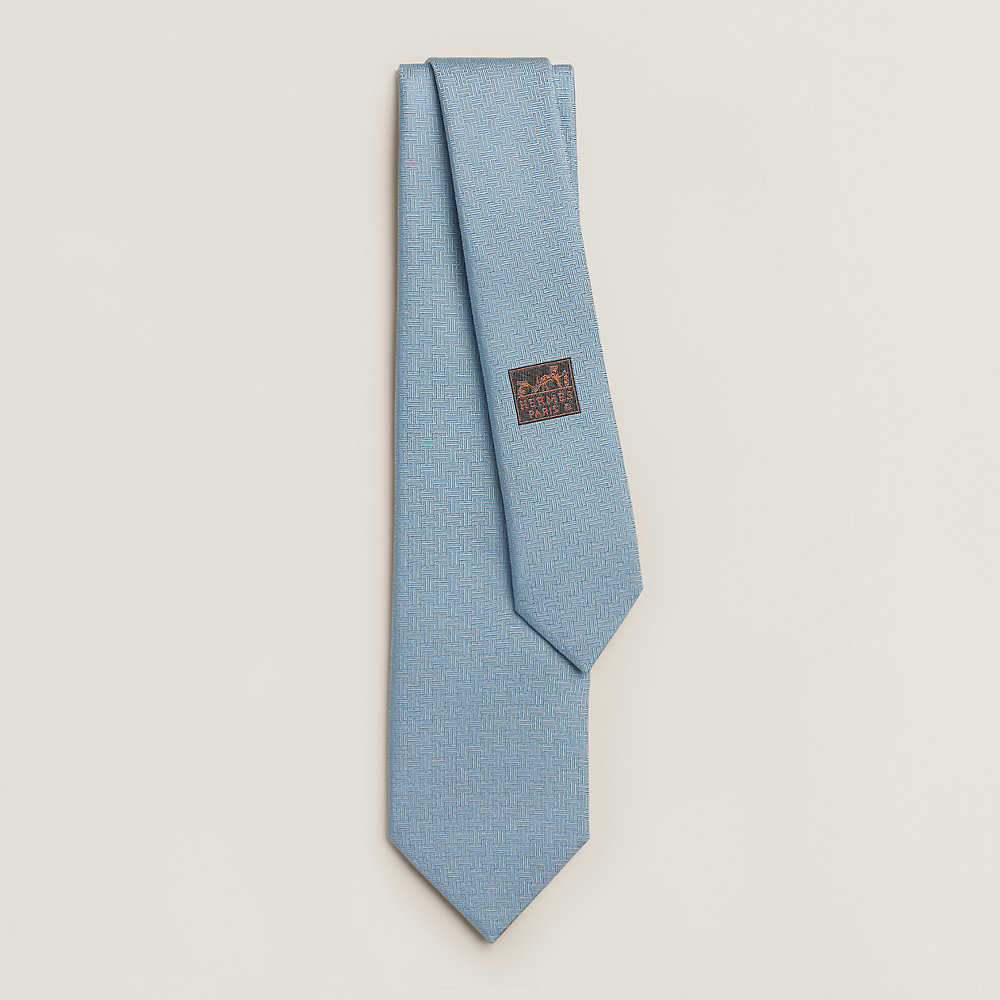Cravate Hermès En Soie Bleue - Motif Géométrique Avec Logo, 58.6 Pouces, Neuve Avec étiquettes
