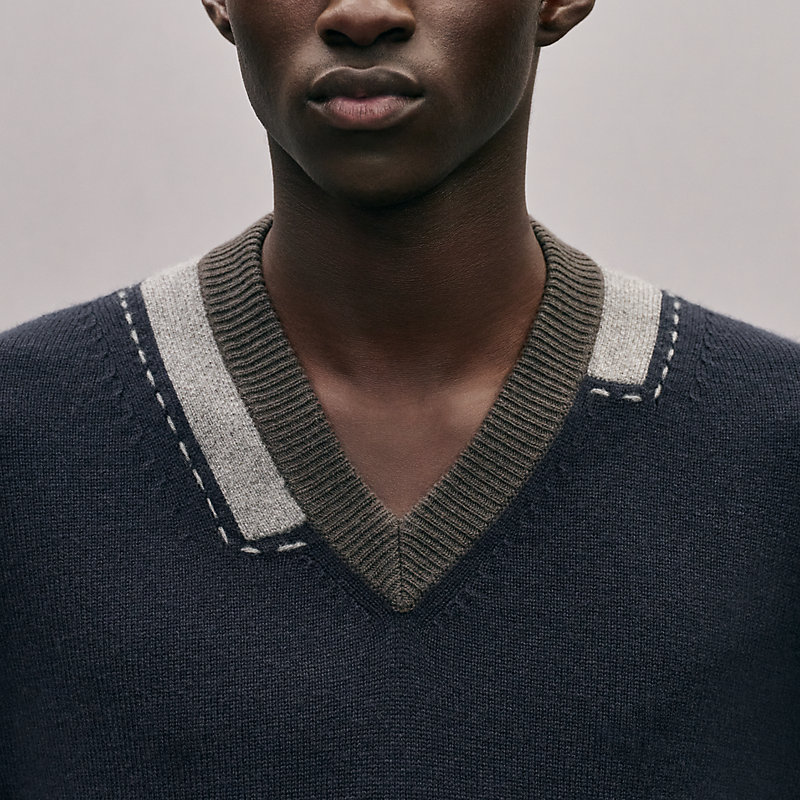 "Decoupe sellier" V-neck cashmere sweater