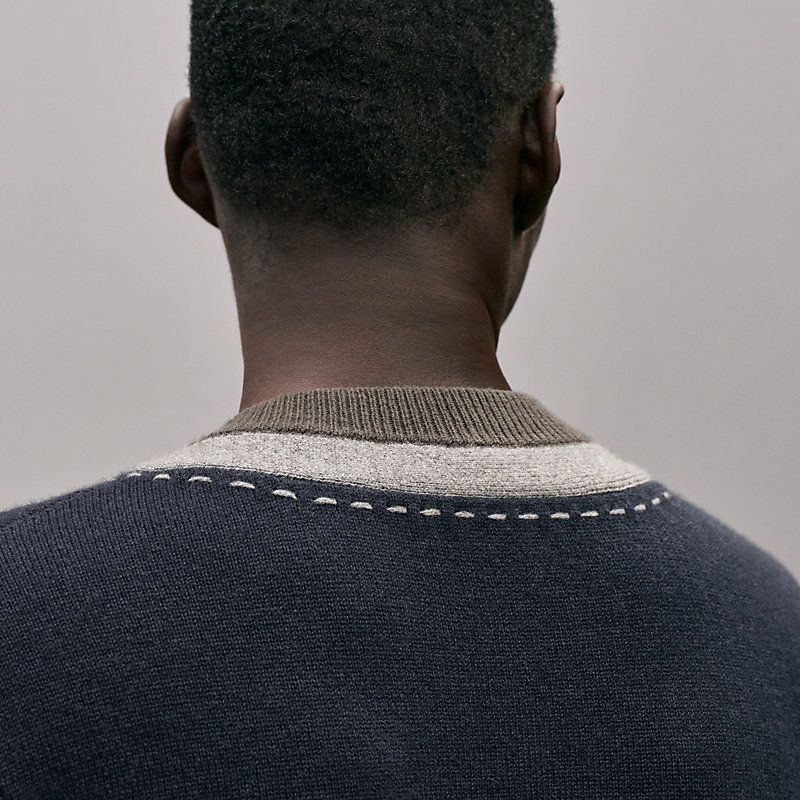 "Decoupe sellier" V-neck cashmere sweater