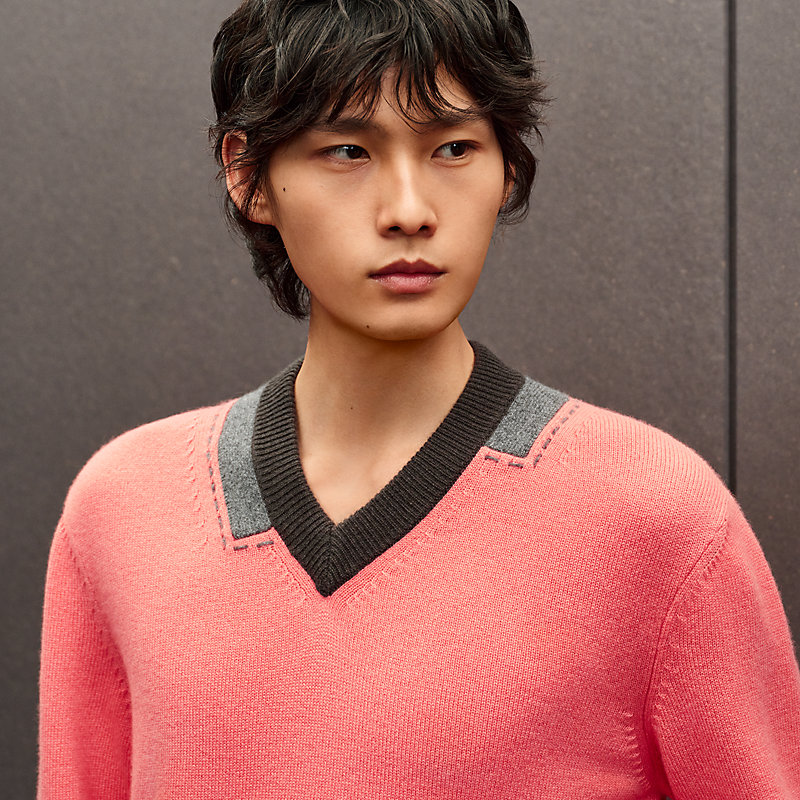 "Decoupe sellier" V-neck cashmere sweater, View: , view 4 of 5
