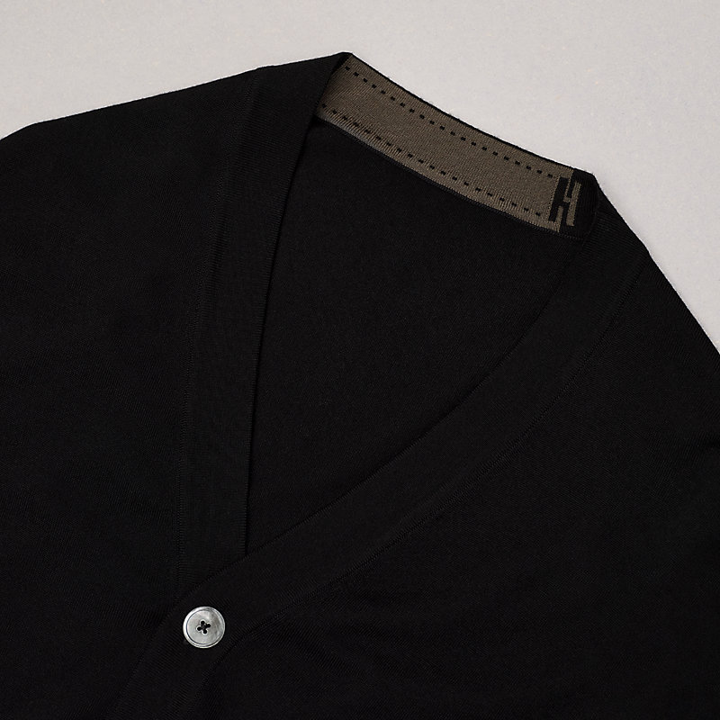 "Detail H" buttoned cardigan