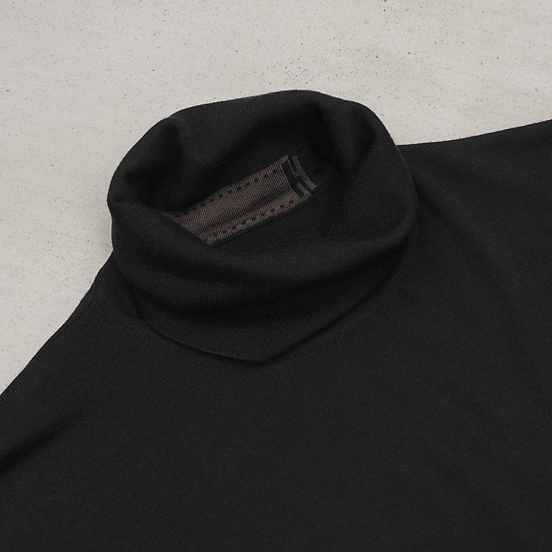 “Detail H” 터틀넥 스웨터