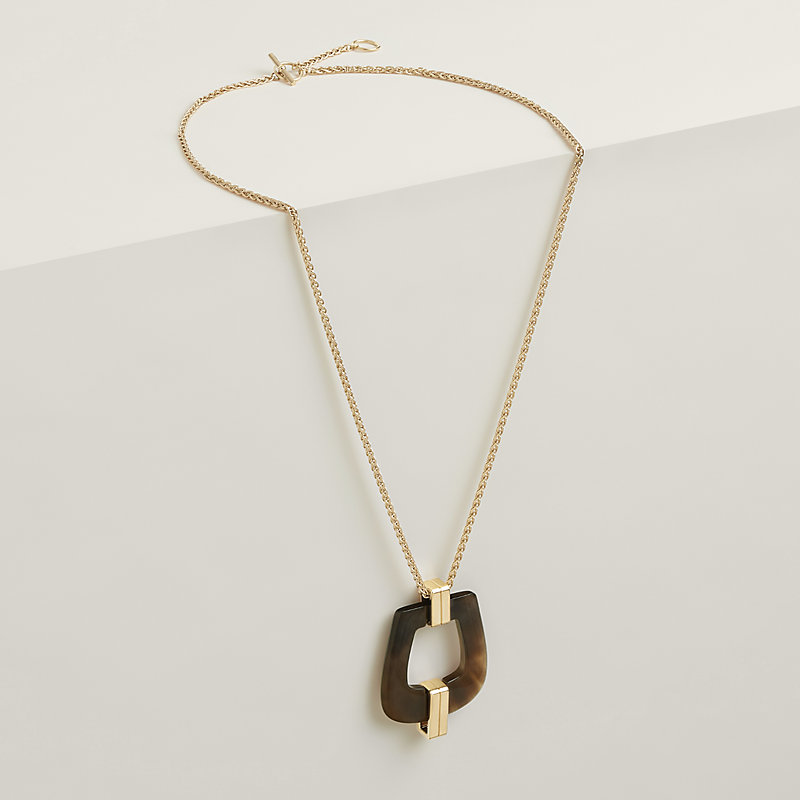 Ecuyere Pendant
