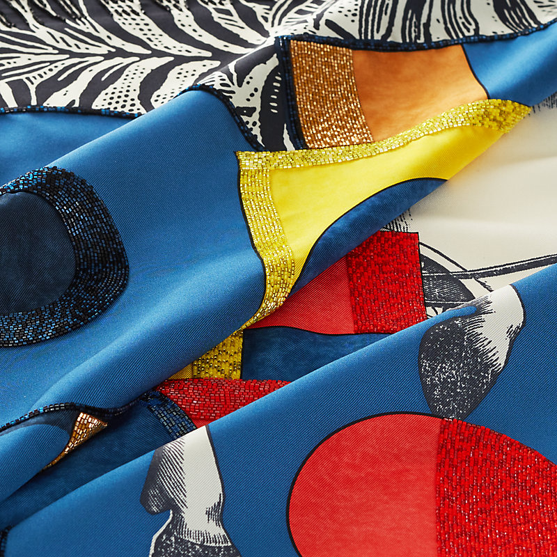 Embroidered Cavalier en Formes scarf 90