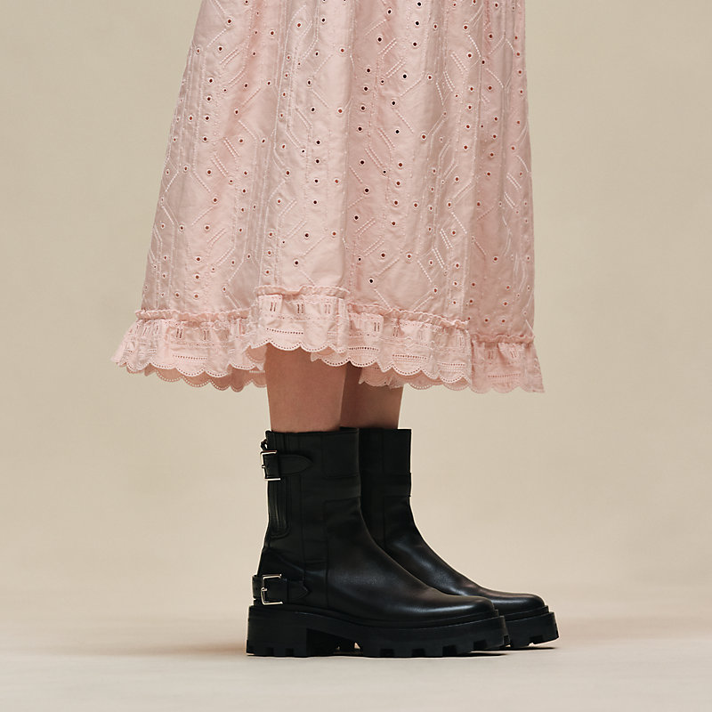 Embroidered skirt