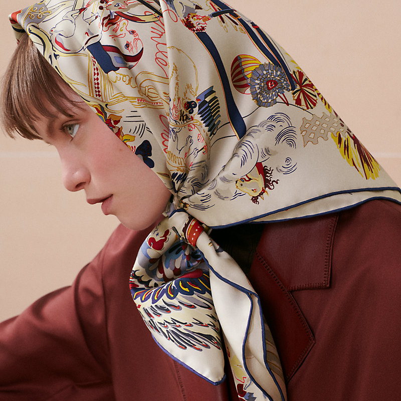 Foulard Hermès Rare "Au Bois Dormant" - Écharpe En Soie (matière Bois ?), Occasion - Modèle Collector