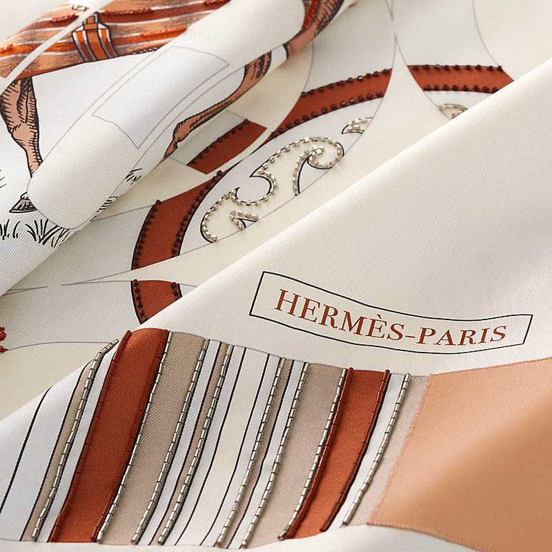 Eperon d'Or et Tenues de Jour Exceptional embroidered giant scarf