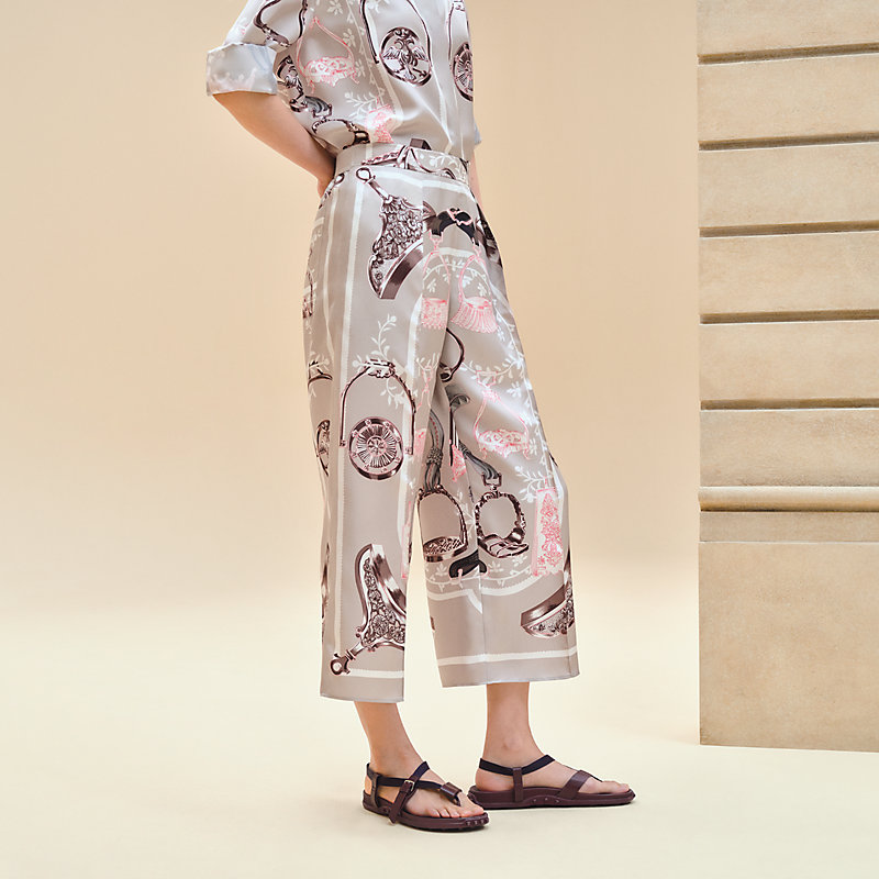 https://assets.hermes.com/is/image/hermesproduct/etriers-cropped-pajama-pants--4E0448DD1P-worn-2-0-0-800-800_g.jpg