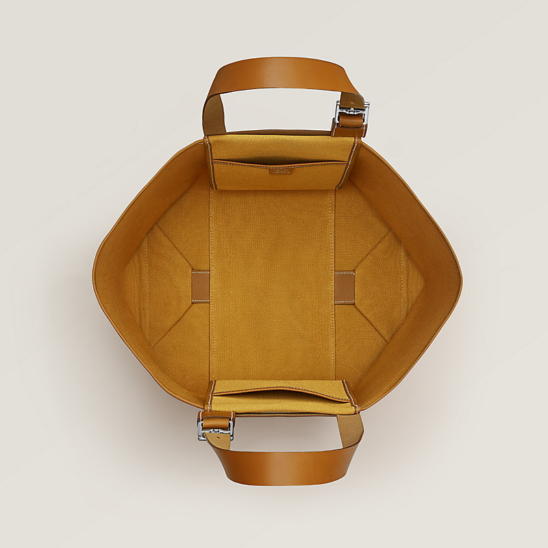 気品漂う機能美トート 「HERMES」 Etriviere Pocket 35 Etriviere Pocket 35 bag | Hermès USA