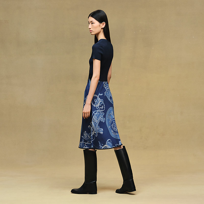 "Ex-Libris a Main Levee" short-sleeve twillaine long dress