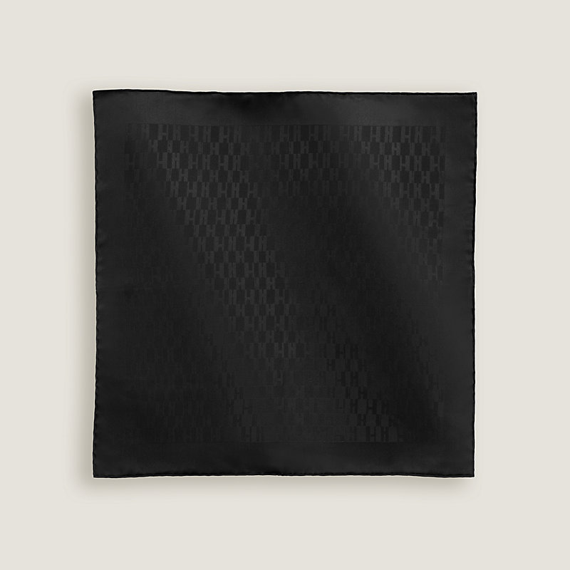 Faconnee Grand H pocket square 45