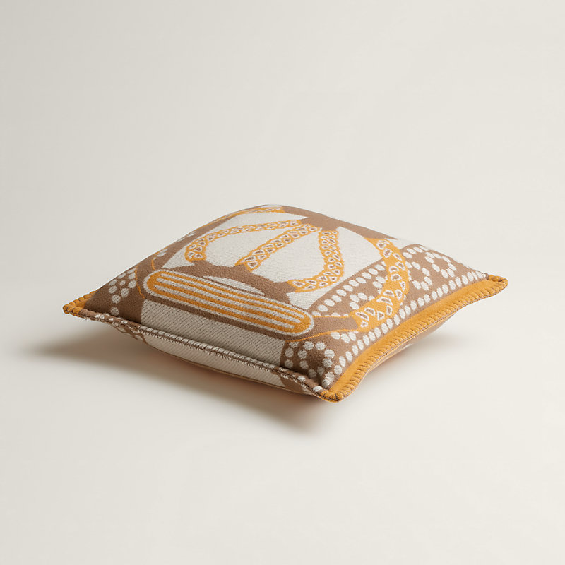 Fantaisie d'Etriers pillow
