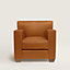 Fauteuil club Rééditions J.-M. Frank par Hermès, Vue: Vue portée, worn, vue 1 sur 4