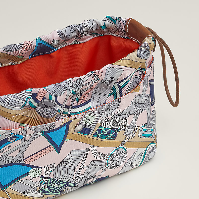 上質を持ち運ぶ HERMES Fourbi 20 pouch ポーチ Fourbi 20 pouch | Hermès Canada