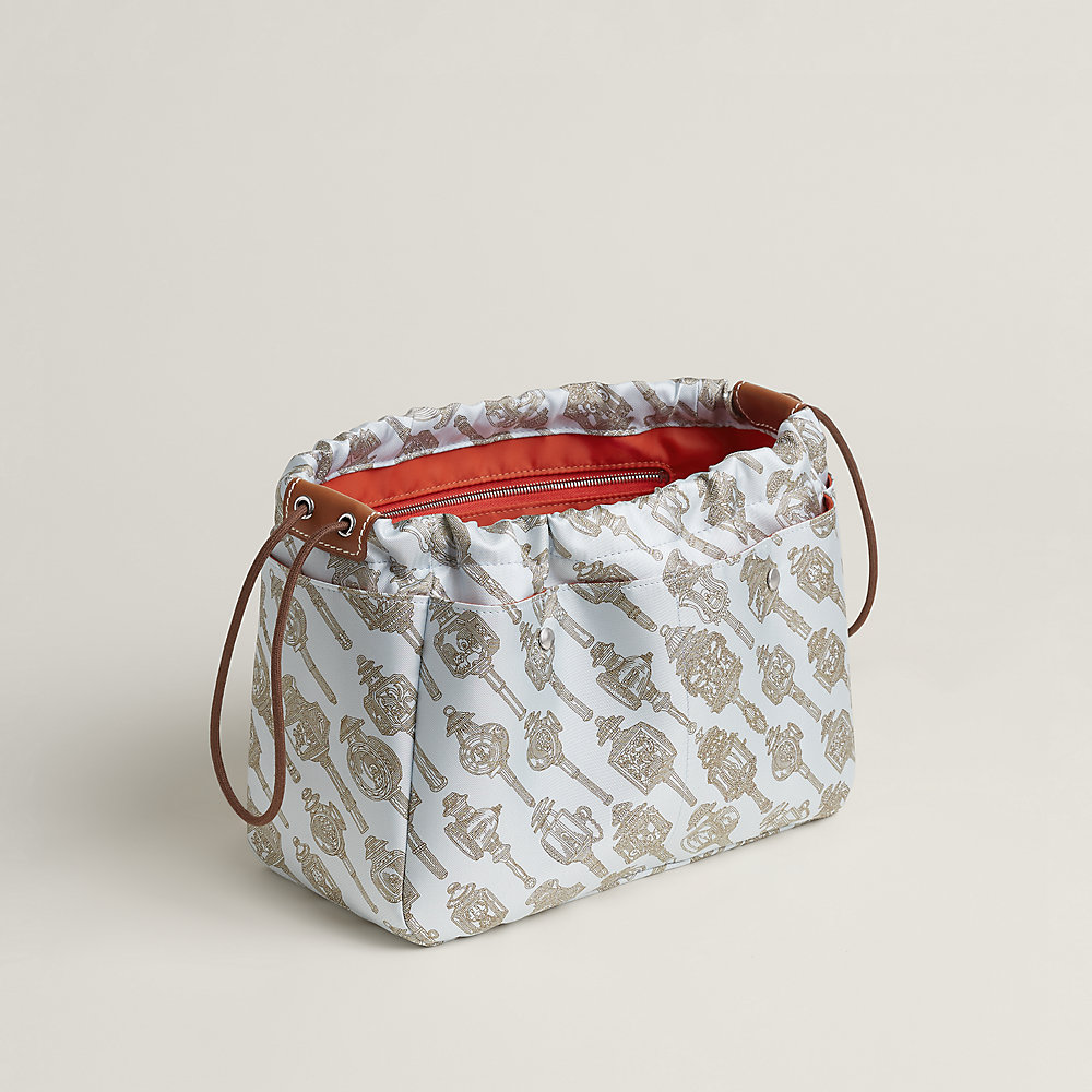 【シンプルな形と柄が◎】HERMES Fourbi 25 ポーチ Fourbi 25 pouch | Hermès Canada