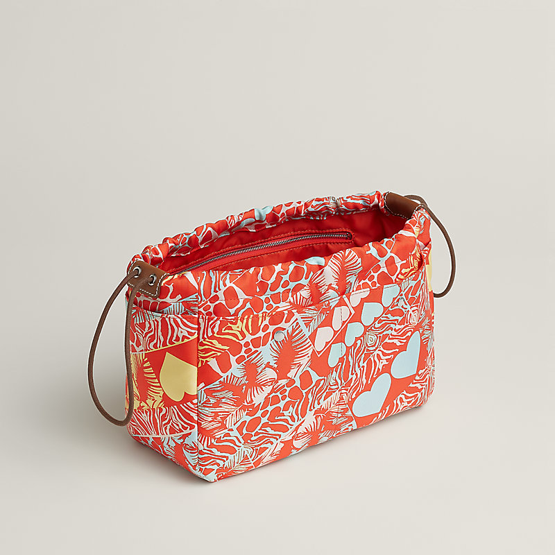 国内発送【可愛いBAG in BAG】HERMES ポーチ Fourbi 25 シルク Fourbi 25 pouch | Hermès Canada