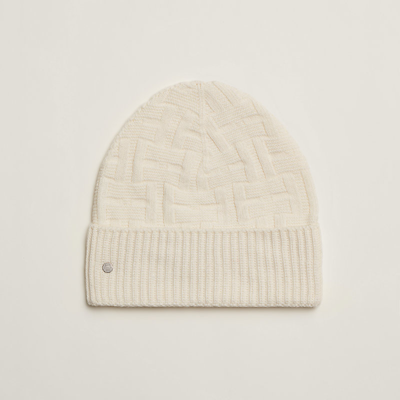 white knitted hat