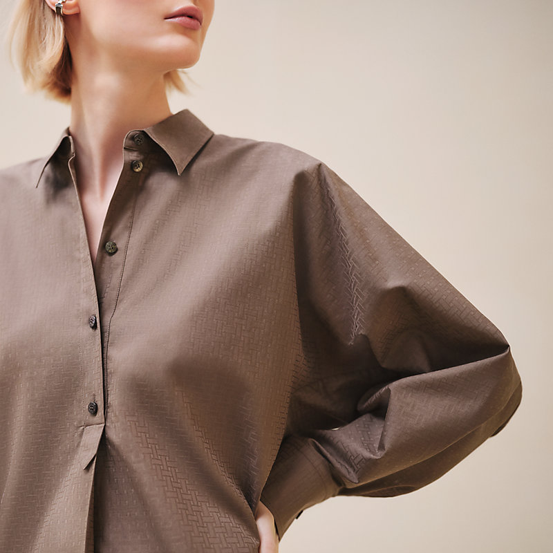 Geknöpftes Kleid mit 