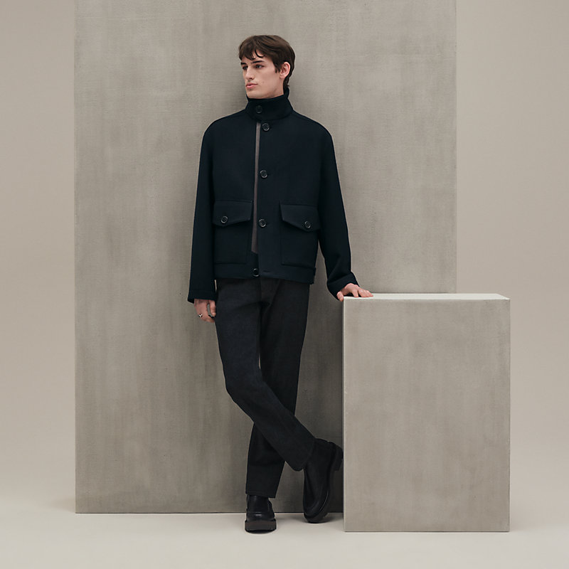 Gerade geschnittener Blouson mit Lederdetail