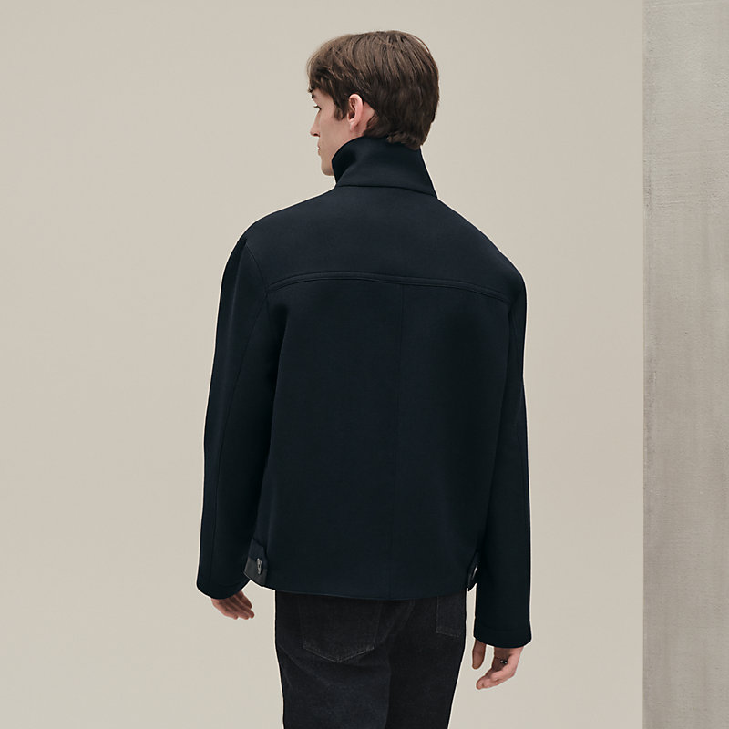 Gerade geschnittener Blouson mit Lederdetail