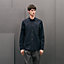 Gerade geschnittenes Hemd mit Lederlasche, Ansicht: Getragene Ansicht, worn, Ansicht 2 von 6