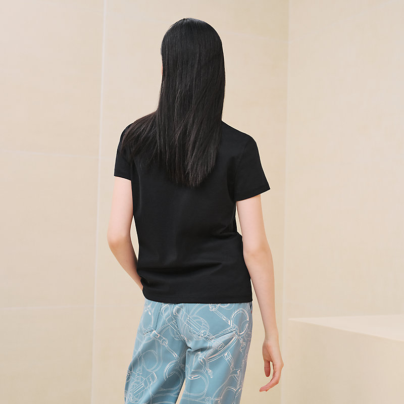 Gerade geschnittenes T-Shirt mit Kartusche und 