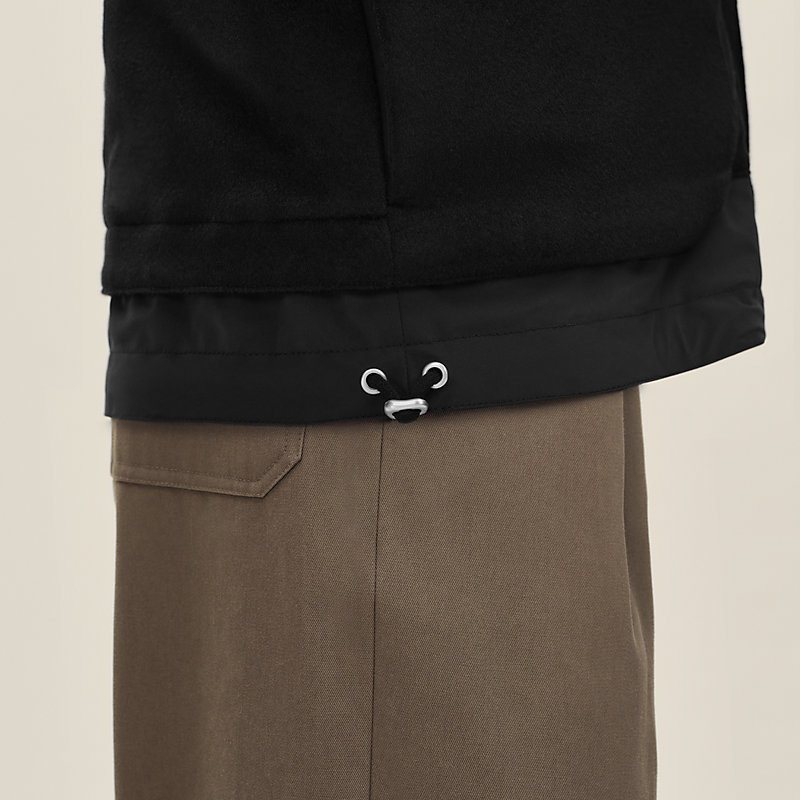 Gilet sans manches à capuche réversible