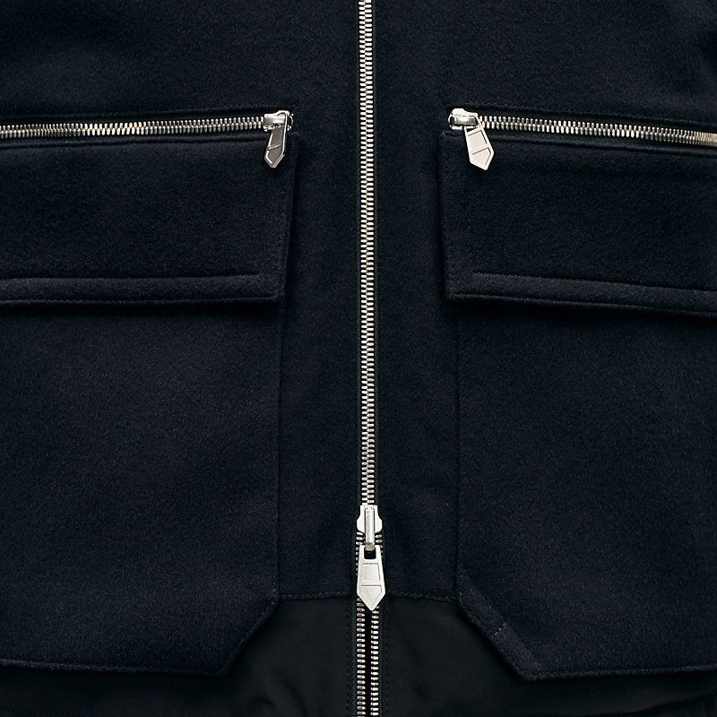 Gilet sans manches à capuche réversible