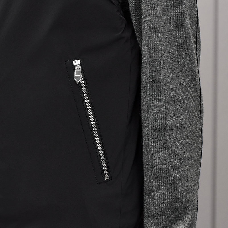 Gilet sans manches à capuche réversible