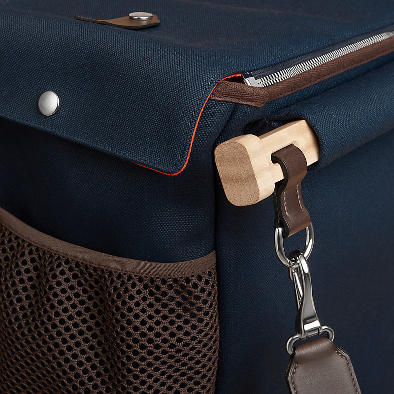 Groom stable bag