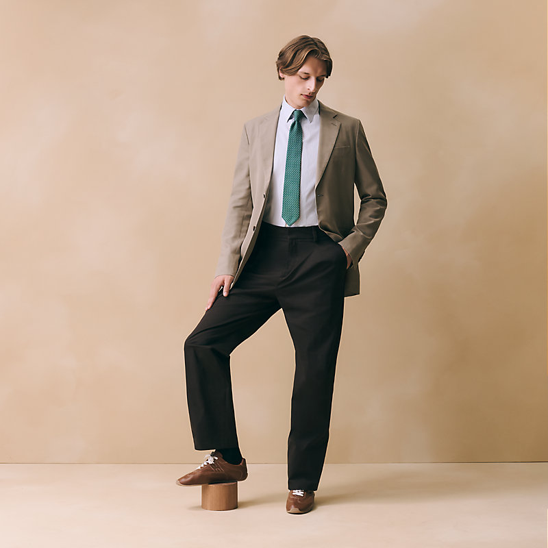 H en Relief tie