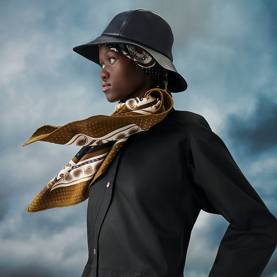 Harnais de Cour Bandana shawl 140 | Hermès UAE 