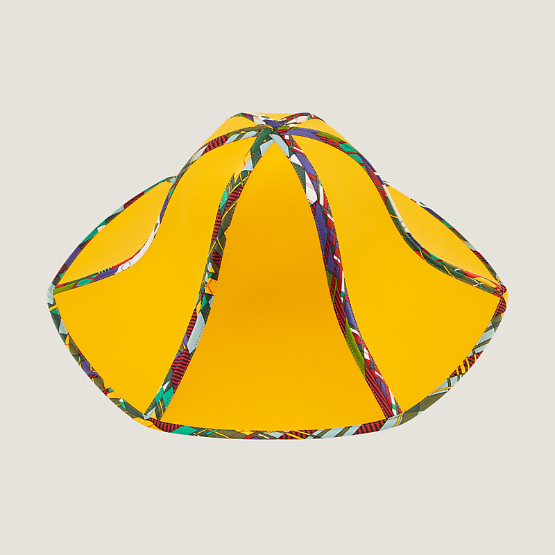 Hat in technical canvas and silk