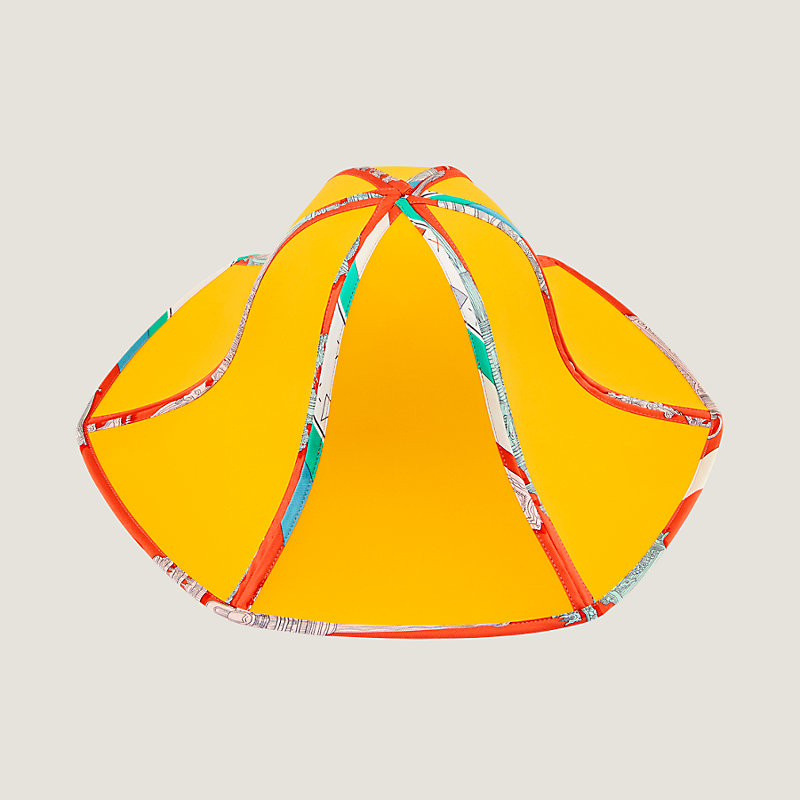 Hat in technical canvas and silk