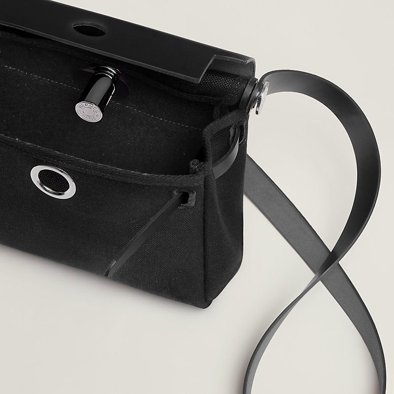 【証明書付・ほぼ未使用】Herbag Zipショルダーバッグ Hermès Herbag Zip 20 Black Vache Hunter and Toile Gold Hardware