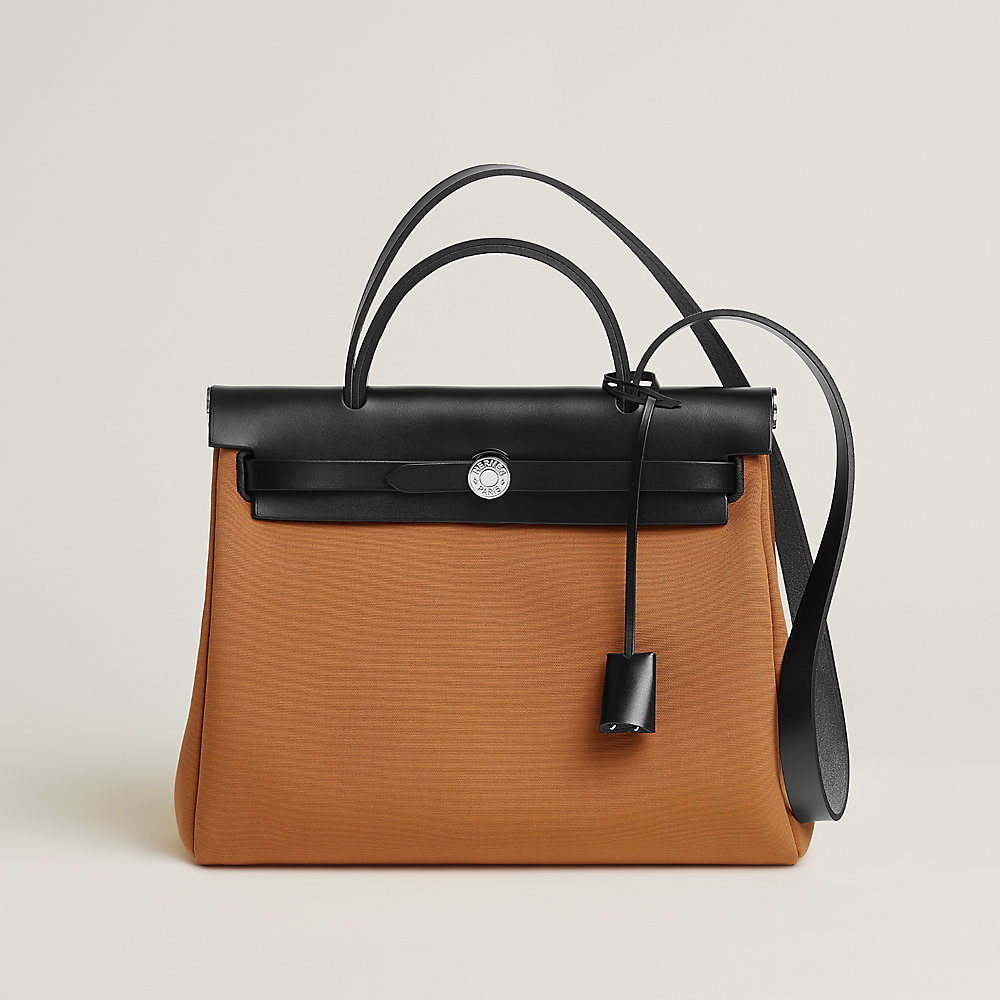 【春っぽくお洒落♪】HERMES★Herbag Zip 31 retourne laque Hermès Herbag Zip 31 Bag In Retourne Viking Canvas With Gold