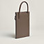 Hermes Cadenas 클러치, 보기: 이미지: 제품 착용 이미지, worn, 4개 중 5번째 보기