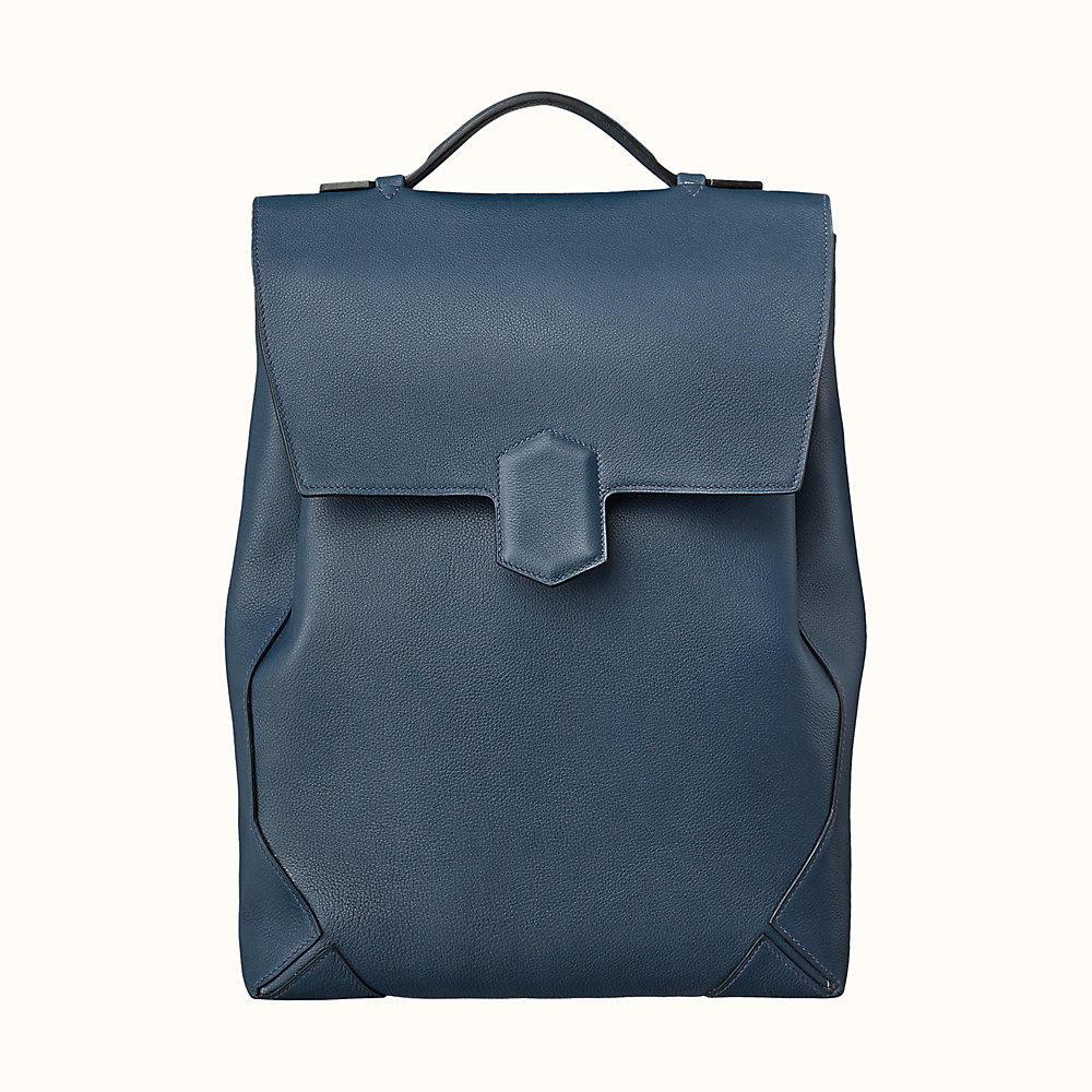 kelly ado backpack size