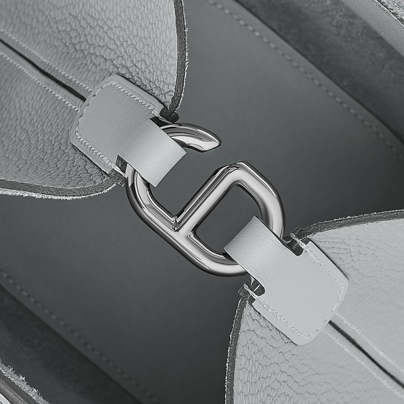 Hermès In-the-Loop 18 bag