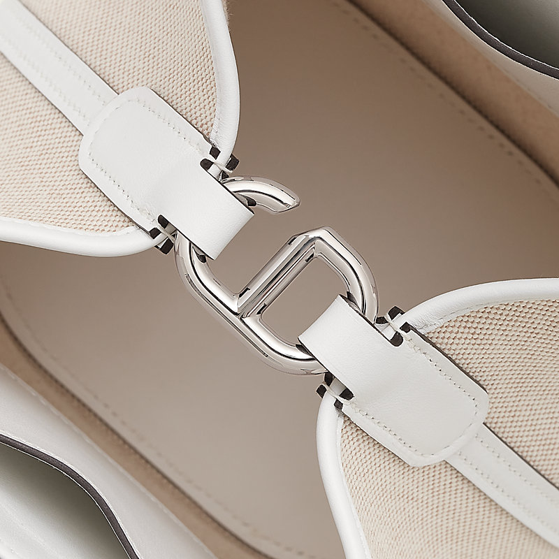 大人気♡上品でエレガント【HERMES】In The Loop 18 バッグ Hermès In-the-Loop 18 bag | Hermès UK