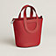 Hermès In-The-Loop 18 백, 보기: 이미지: 제품 착용 이미지, worn, 4개 중 7번째 보기