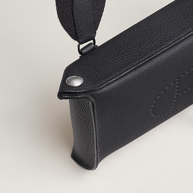 爽やか軽量♪【HERMES】VidePoches ショルダーバッグ Togoカーフ Hermès Videpoches bag | Hermès USA