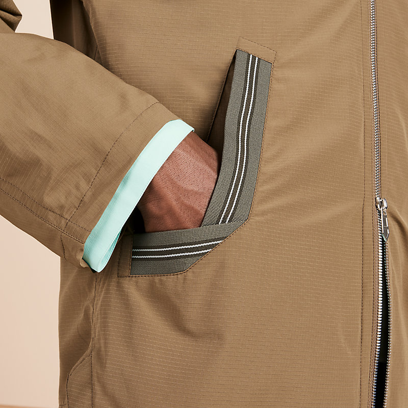 Hooded sweater with twisted ribbon