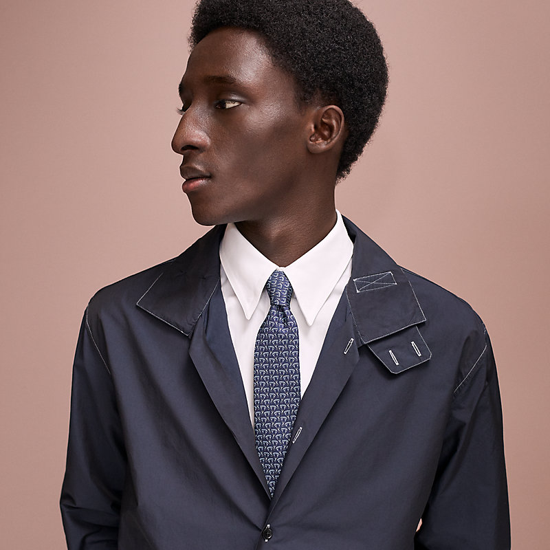 The Oxford shirt, between elegance and sophistication.