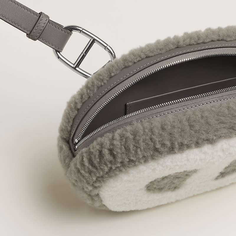 In-the-Loop plush 벨트 백