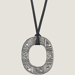 Hermes トゥアレグ族 Touareg Isthme シルバーペンダント Isthme Touareg pendant | Hermès Singapore