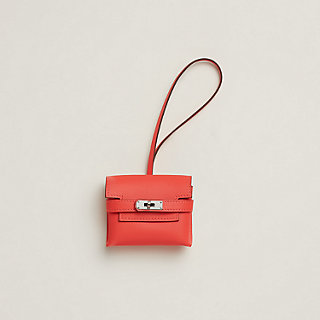 鮮やかブルーが美しい Hermes Kellyfestival チャーム Kellyfestival charm | Hermès USA