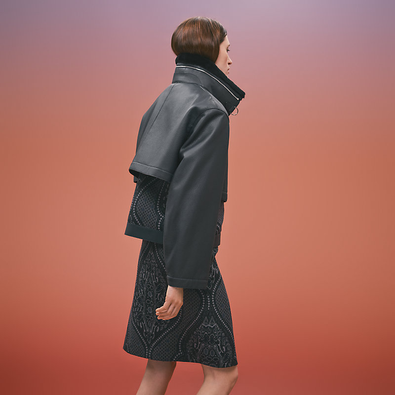 都会的な品格を纏う HERMES bombers sans manches アウター Embellished bomber - Spring-Summer Men | Dries Van Noten