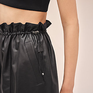 Leather shorts with elastic waist 